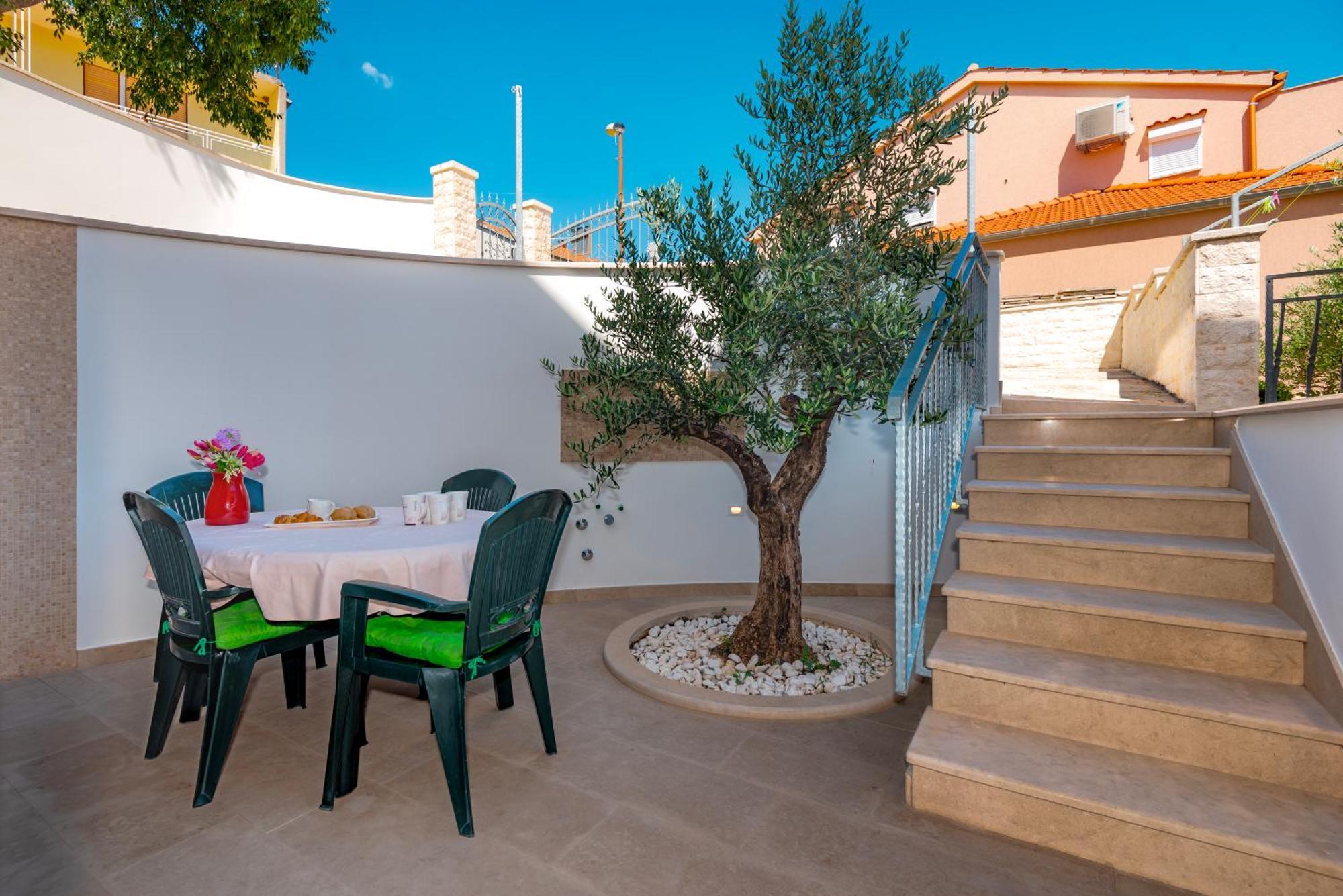 Apartment Bilice Beach Eksteriør bilde